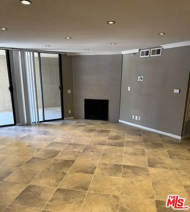 7320 Hawthorn Avenue #106, Los Angeles, CA 90046 - #3
