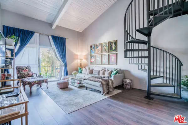 5460 White Oak Avenue #E324, Encino, CA 91316