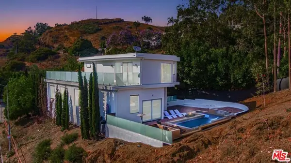 6696 N Lakeridge Road, Los Angeles, CA 90068