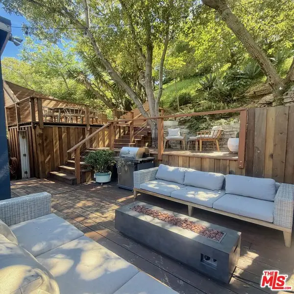 8460 Kirkwood Drive, Los Angeles, CA 90046