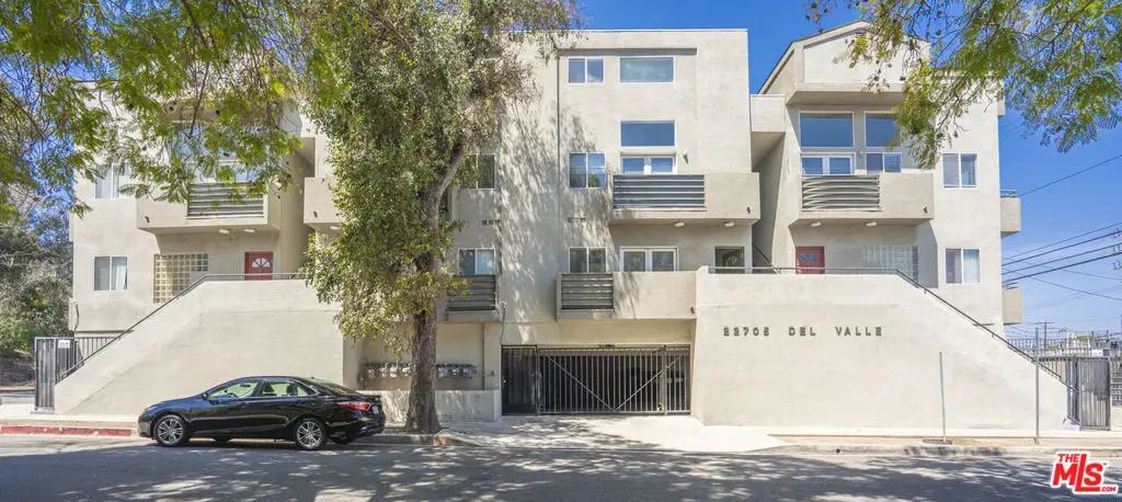 22705 Del Valle Street, Woodland Hills, CA 91364 - #1