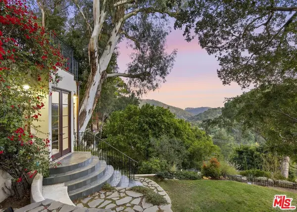 10037 Reevesbury Drive, Beverly Hills, CA 90210