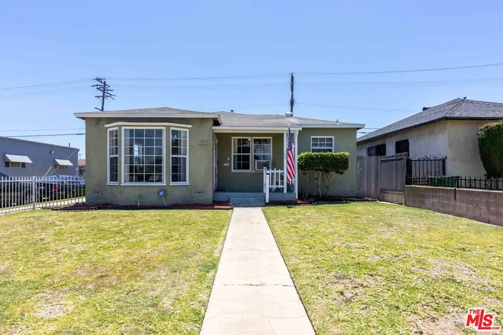1220 E Palmer Street, Compton, CA 90221 - #1