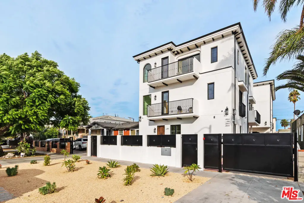 2324 S Dunsmuir Avenue, Los Angeles, CA 90016 - #1