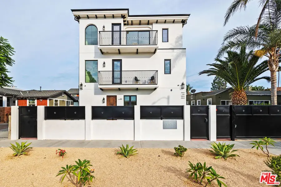 2324 S Dunsmuir Avenue, Los Angeles, CA 90016 - #2