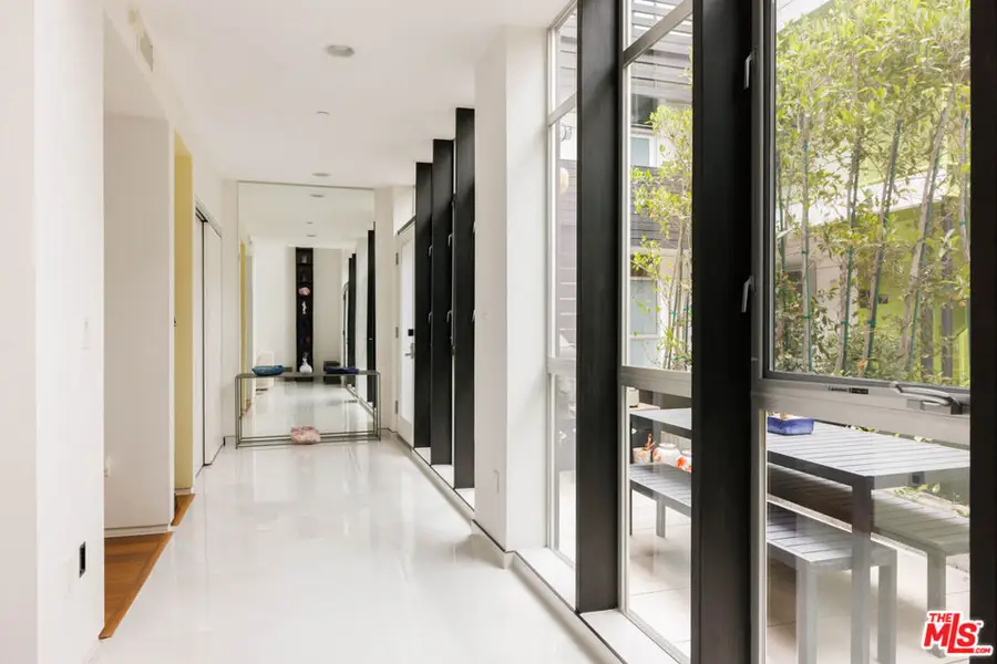 825 N Kings Road #2, West Hollywood, CA 90069 - #3