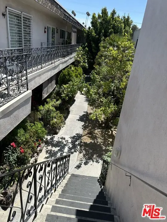 1600 N Hobart Boulevard #16, Los Angeles, CA 90027 - #3