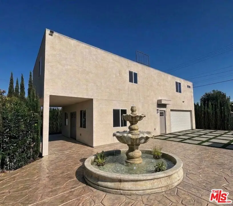 19100 Victory Boulevard, Tarzana, CA 91335 - #1