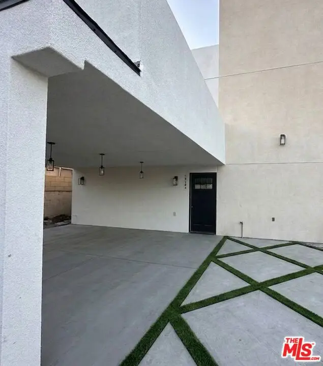 19100 Victory Boulevard, Tarzana, CA 91335 - #3