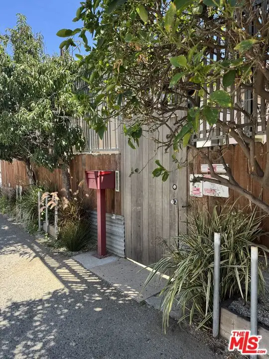 2416 Walnut Avenue, Venice, CA 90291 - #1