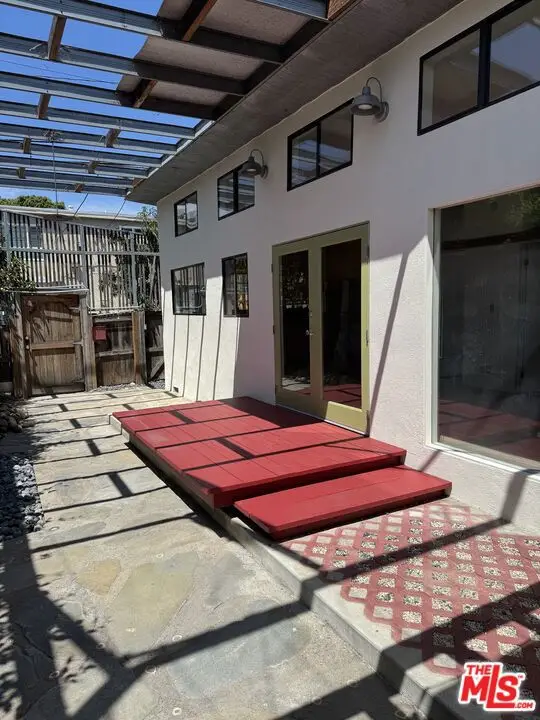 2416 Walnut Avenue, Venice, CA 90291 - #2