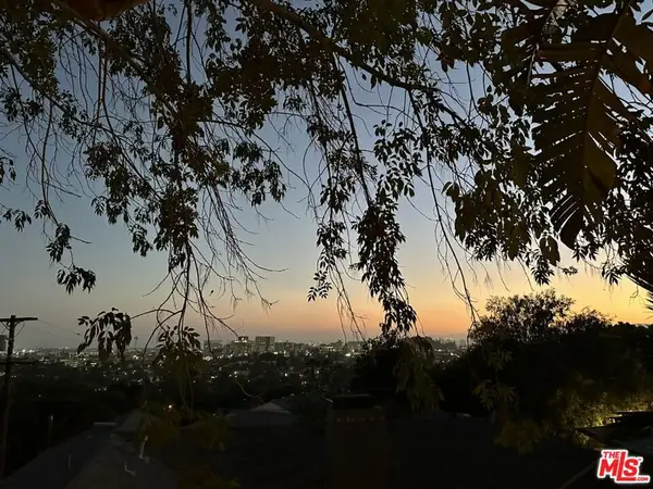 3940 Prospect Avenue, Los Angeles, CA 90027