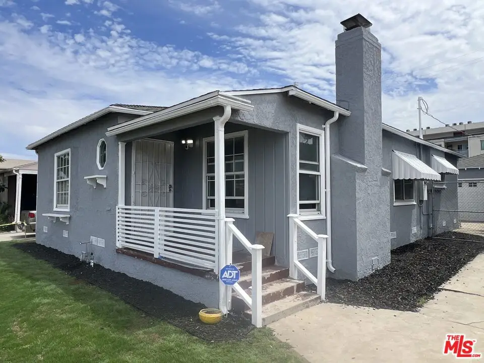 10318 S Manhattan Place, Los Angeles, CA 90047 - #1