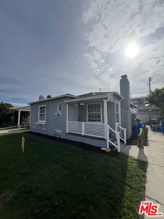 10318 S Manhattan Place, Los Angeles, CA 90047 - #2