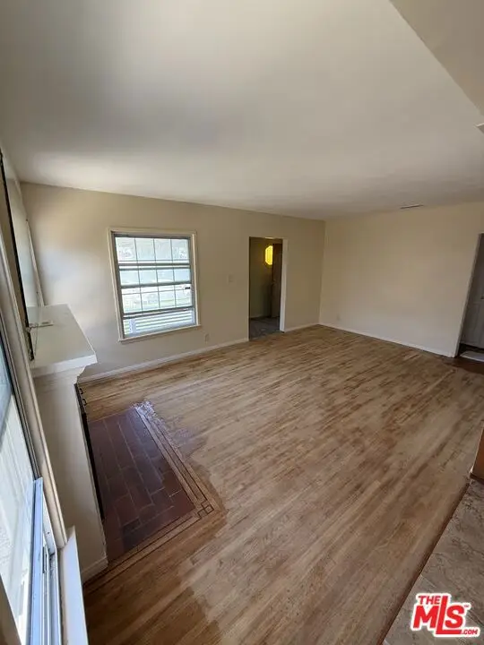 10318 S Manhattan Place, Los Angeles, CA 90047 - #3