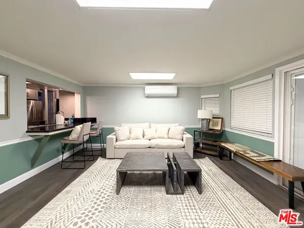 942 S Bronson Avenue, Los Angeles, CA 90019