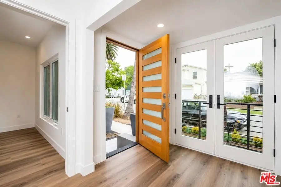2341 Beach Avenue, Venice, CA 90291 - #2
