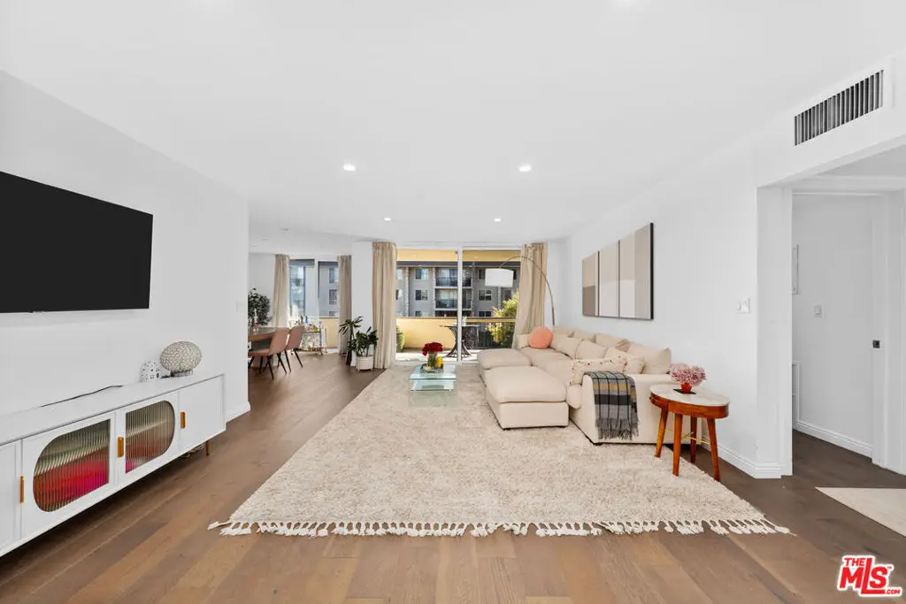 11970 Montana Avenue #207, Los Angeles, CA 90049 - #1