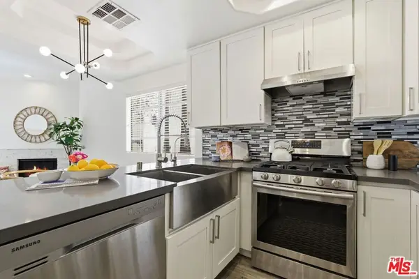 11110 Camarillo Street #122, Toluca Lake, CA 91602