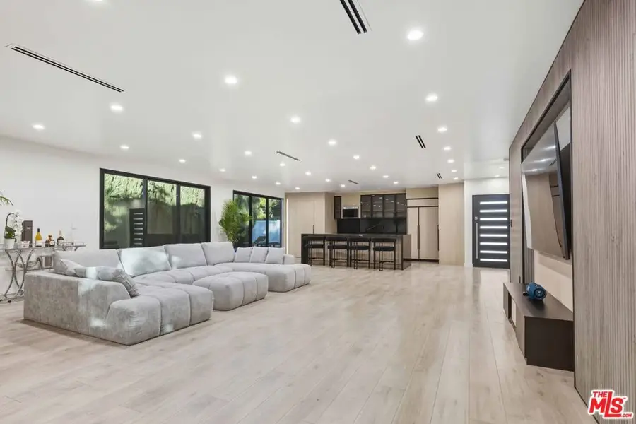 16823 Valerio Street, Lake Balboa, CA 91406 - #3