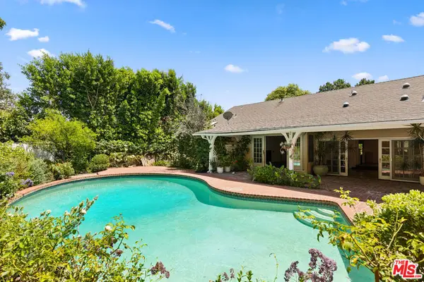 16011 Meadowcrest Road, Sherman Oaks, CA 91403