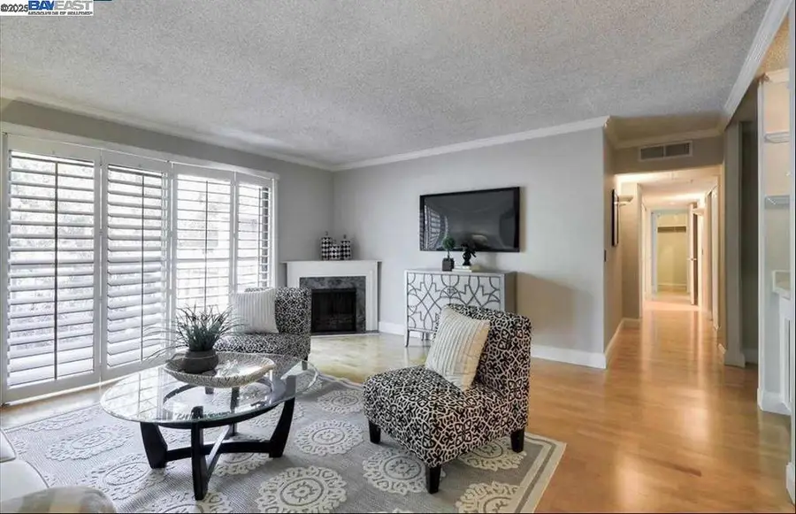 430 N Civic Dr #411, Walnut Creek, CA 94596 - Image #2