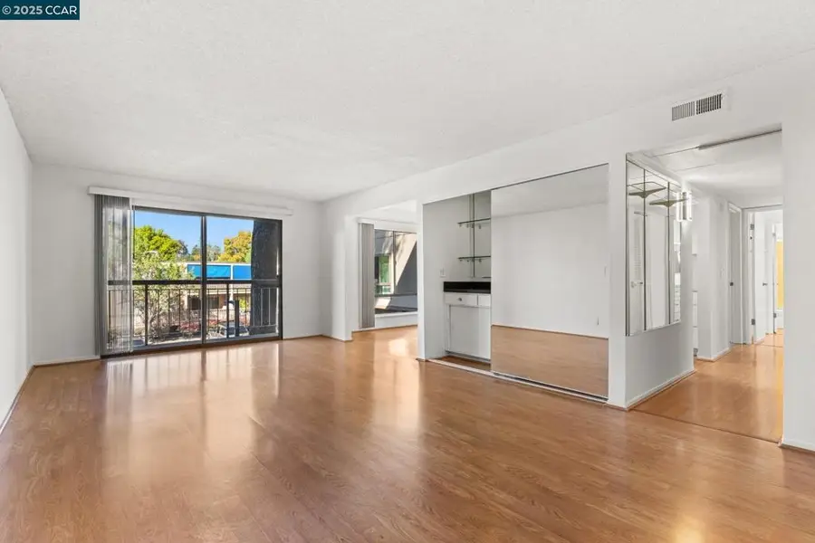 470 N Civic Dr #208, Walnut Creek, CA 94596 - Image #2