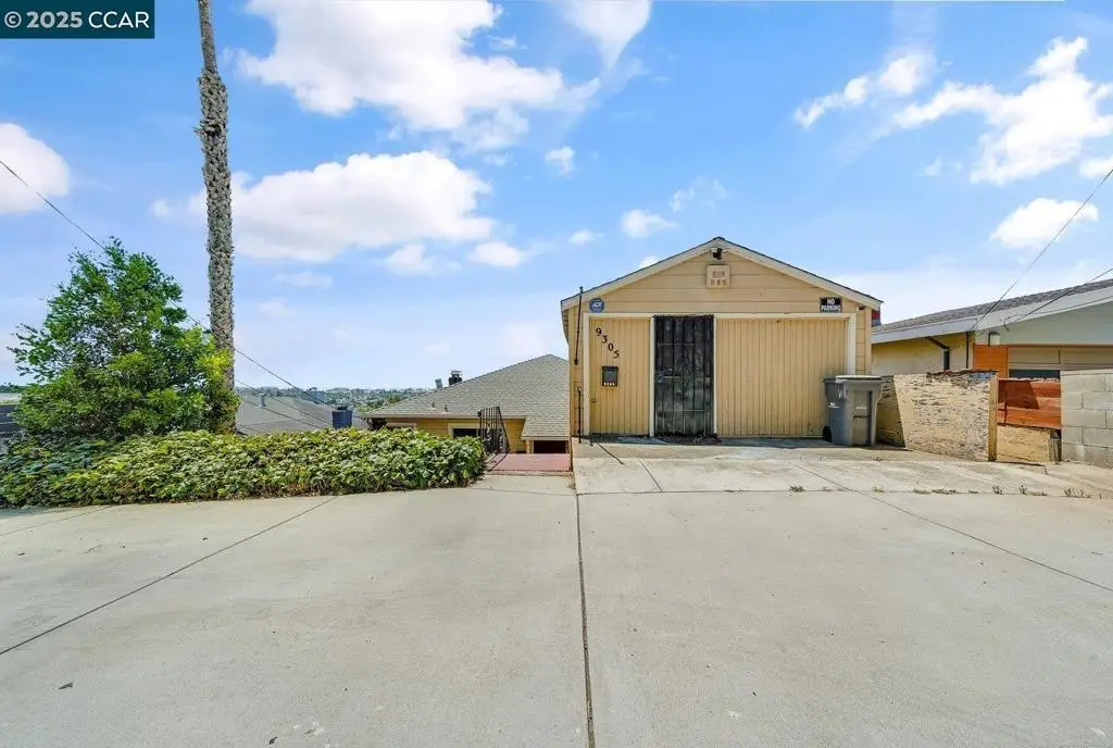 9305 Burr St, Oakland, CA 94605 - Image #1