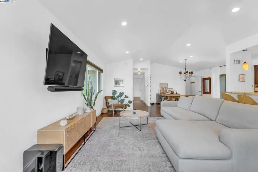 6400 Mokelumne Ave, Oakland, CA 94605 - Image #3