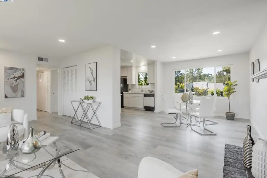 1965 Ascot Dr #6, Moraga, CA 94556 - Image #2