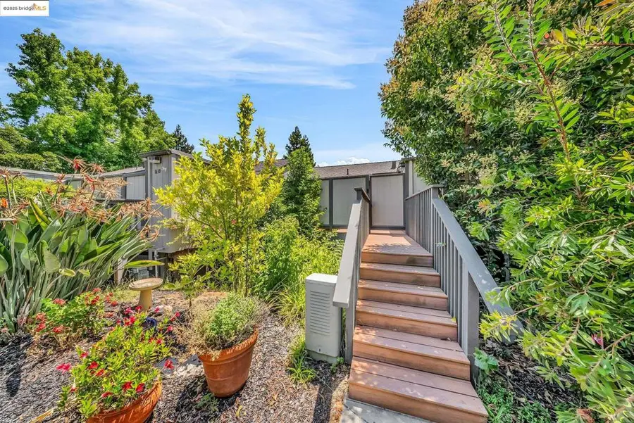 1608 Ashwood Dr, Martinez, CA 94553 - Image #2