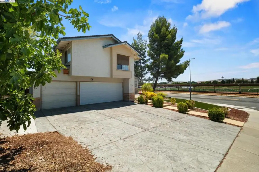 4996 Eberly Dr, San Jose, CA 95111 - Image #2