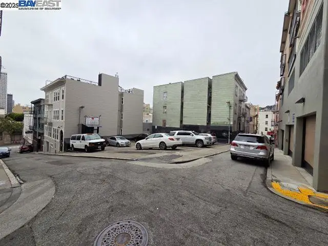 65 Fresno St, San Francisco, CA 94133 - Image #2