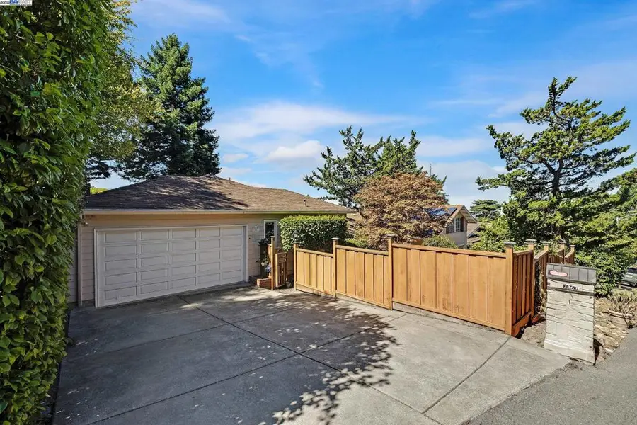 2863 Burton Dr, Oakland, CA 94611 - #3