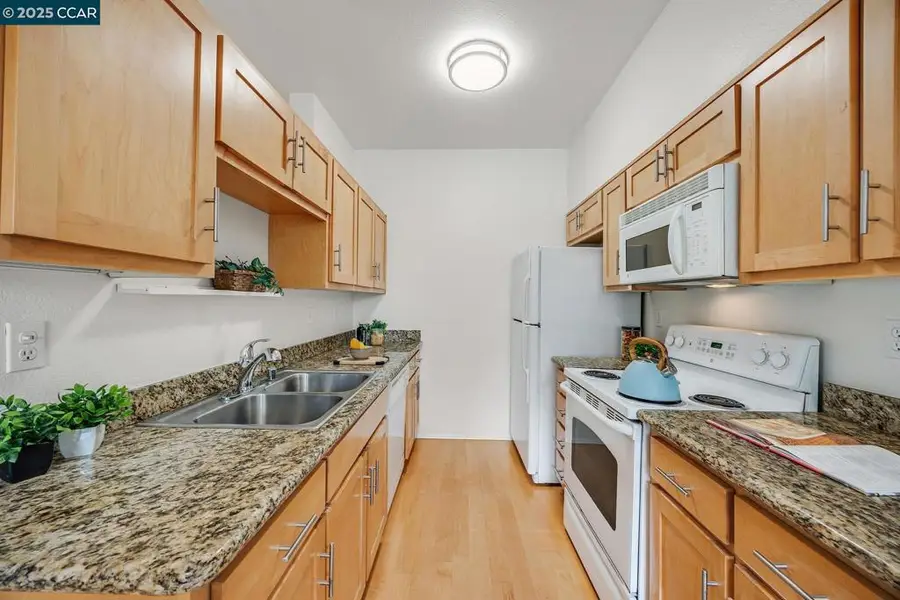 131 Bayside Ct, Richmond, CA 94804 - Image #2