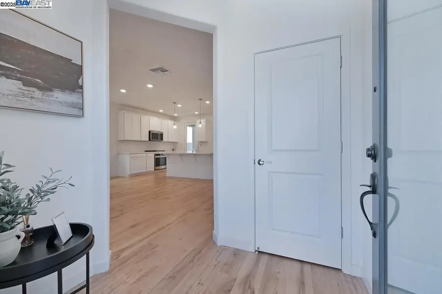 2816 Earthened Walk, Sacramento, CA 95833 - Image #3