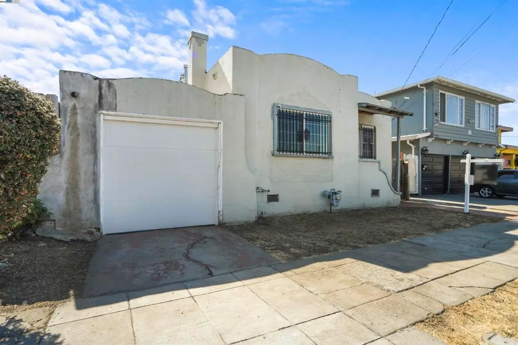 7851 7851 Holly, Oakland, CA 94621 - #1