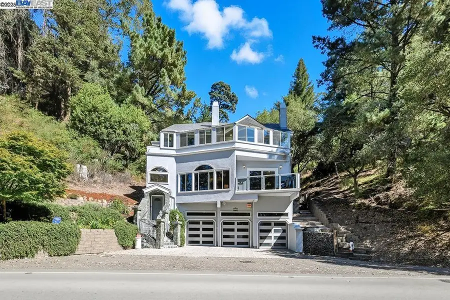 7716 Skyline Blvd, Oakland, CA 94611 - Image #2