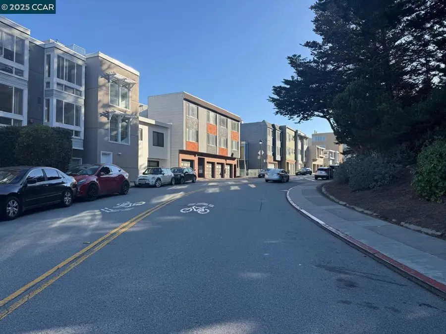 755 Corbett Ave, San Francisco, CA 94131 - Image #2