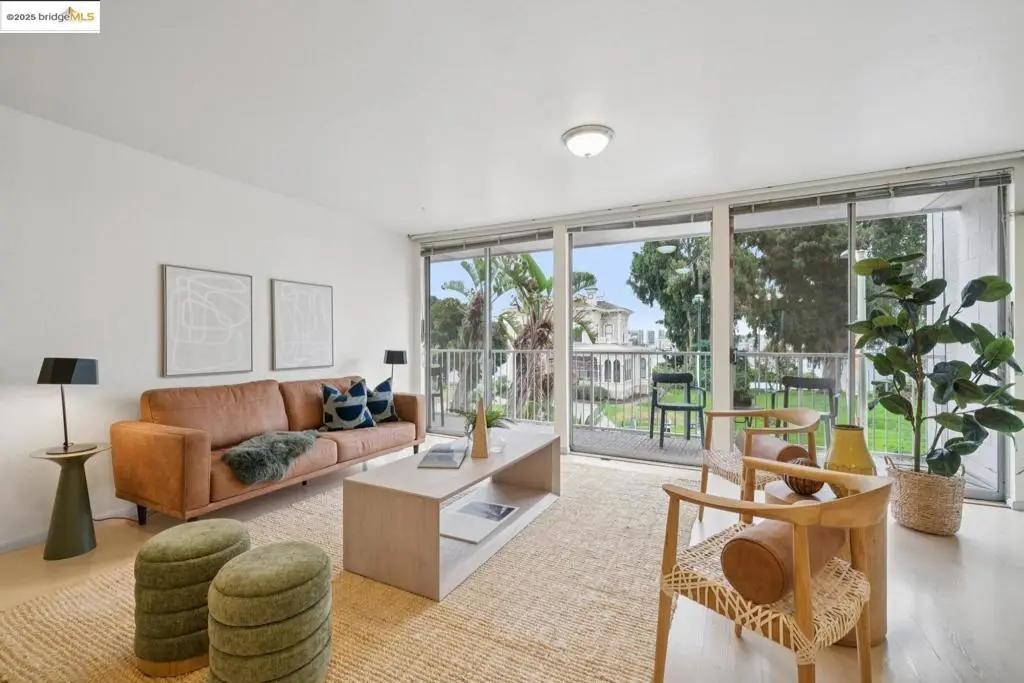 1425 Lakeside Dr #201, Oakland, CA 94612 - Image #1