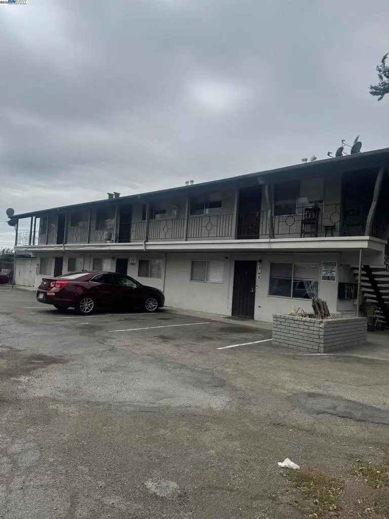 318 Dumont Ave, Hayward, CA 94544 - Image #1