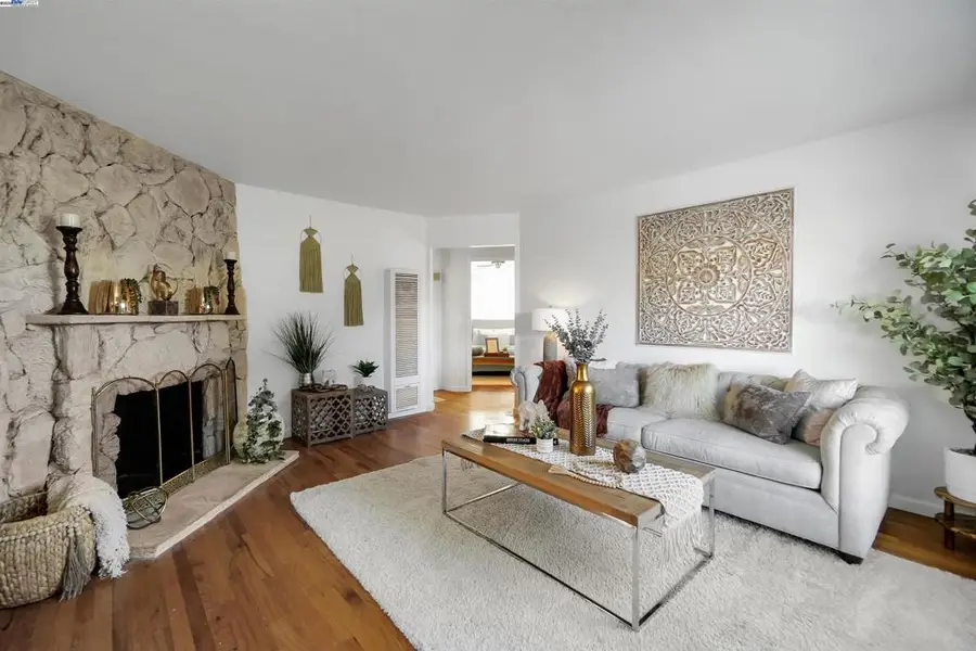 11132 Acalanes Dr, Oakland, CA 94603 - Image #2