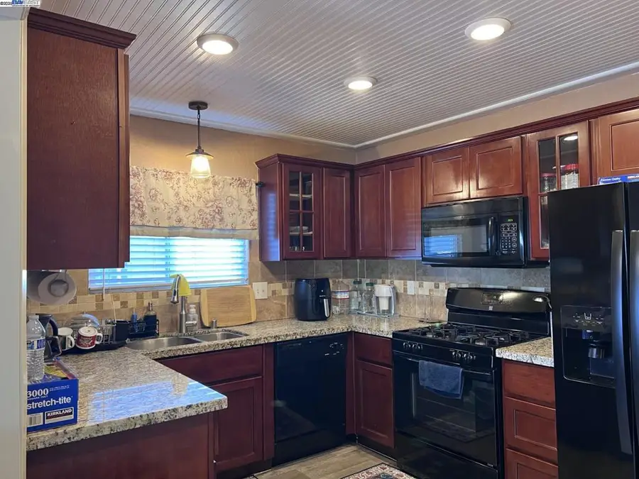 812 W Clover Rd, Tracy, CA 95376 - Image #3