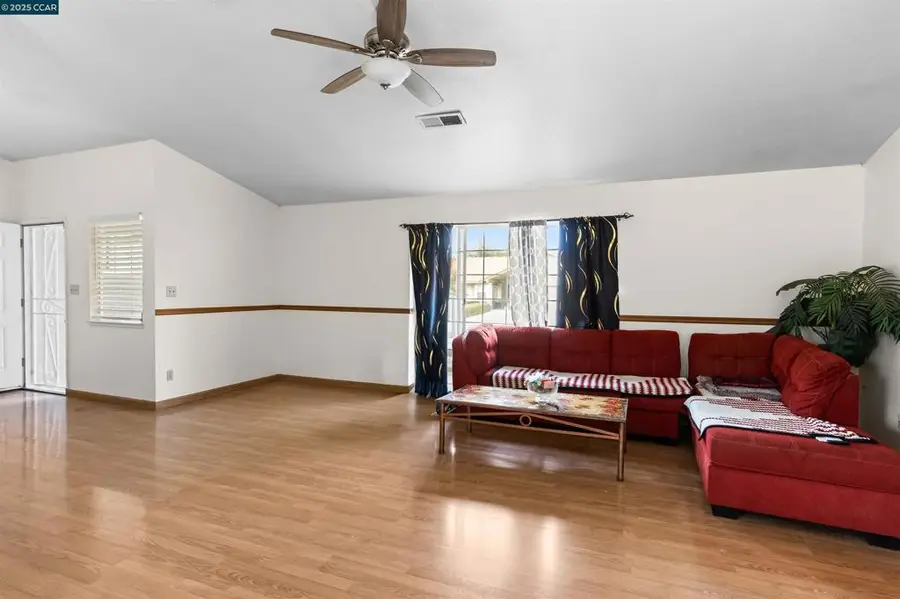 947 Burlwood Ct, Los Banos, CA 93635 - Image #3