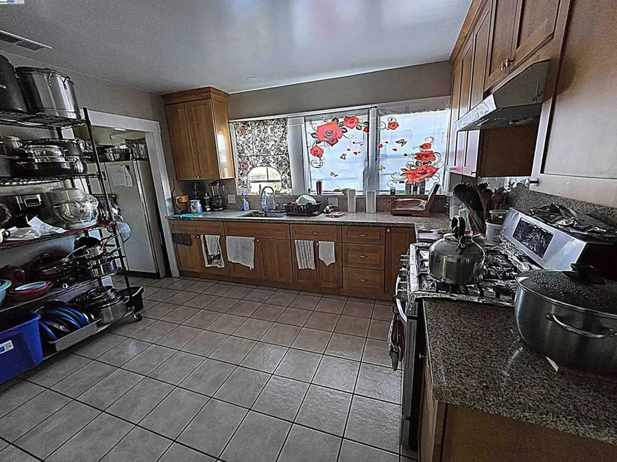 1656 33rd Ave, Oakland, CA 94601 - Image #2