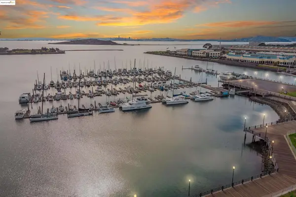 104 Marina Lakes Dr, Richmond, CA 94804