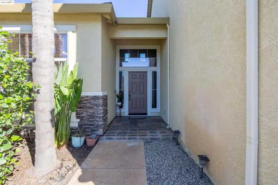 4437 Buckskin Dr, Antioch, CA 94531 - Image #2