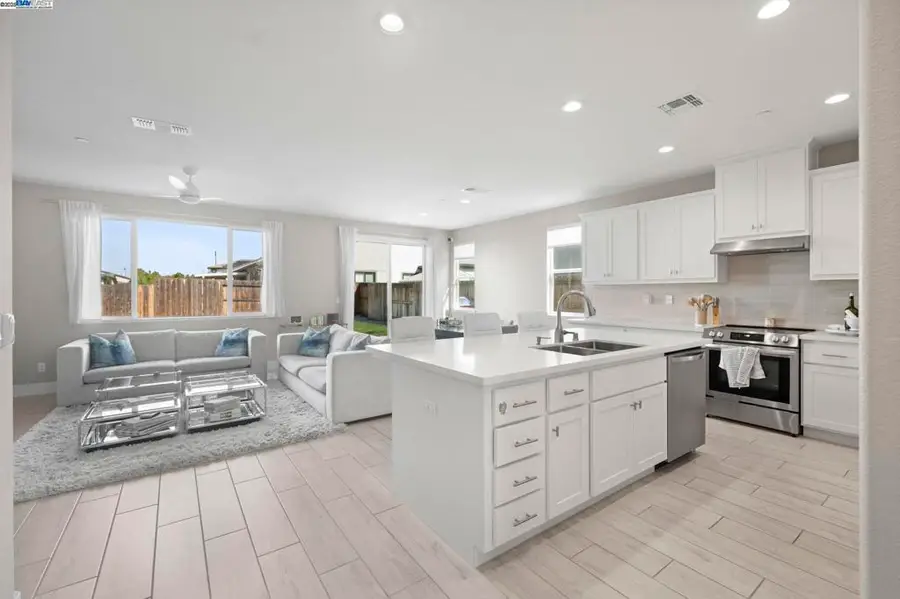 1605 Radiance Ln, Modesto, CA 95356 - Image #2