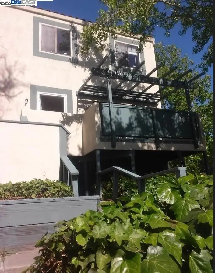 1704 Dalessi Dr, Pinole, CA 94564 - Image #2