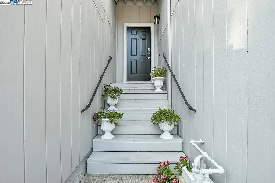 235 Via Pinada Ln, Martinez, CA 94553 - Image #2